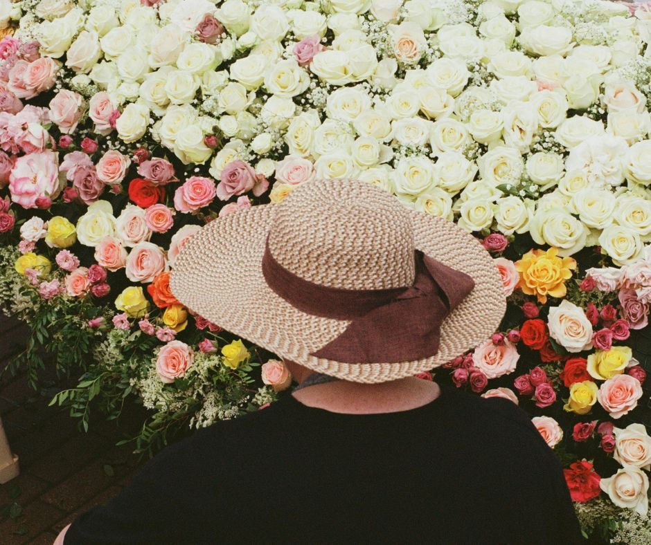 Weekly market recap for August 25, 2025: stocks mixed as S&P 500 gained 0.27%, Nasdaq fell 0.58%, Dow rose 1.53%, Russell 2000 up 3.25%; Fed Chair Jerome Powell signaled possible September rate move at Jackson Hole.